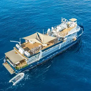 Luxury Boat Botel